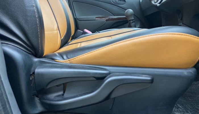 2013 Toyota Etios G, Petrol, Manual, 93,954 km, Driver Side Adjustment Panel