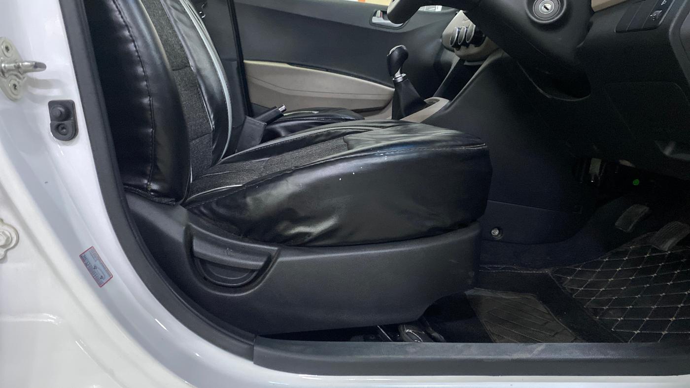 2019 Hyundai Grand i10 SPORTZ 1.2 KAPPA VTVT, Petrol, Manual, 28,229 km, Driver Side Adjustment Panel
