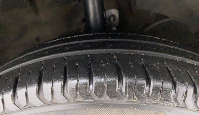 2020 Maruti Dzire VXI AMT, Petrol, Automatic, 41,774 km, Right Front Tyre Tread