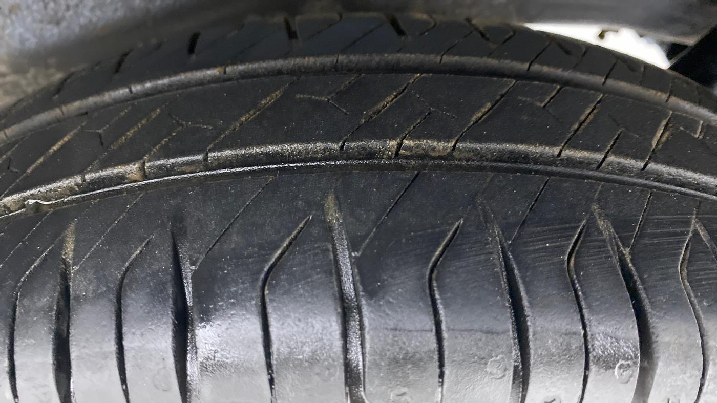 2011 Maruti Wagon R 1.0 VXI, Petrol, Manual, 76,193 km, Left Rear Tyre Tread