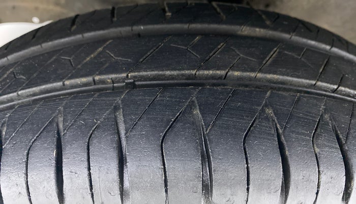 2011 Maruti Wagon R 1.0 VXI, Petrol, Manual, 76,193 km, Left Front Tyre Tread