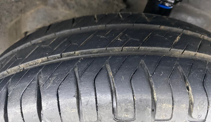 2011 Maruti Wagon R 1.0 VXI, Petrol, Manual, 76,193 km, Right Front Tyre Tread