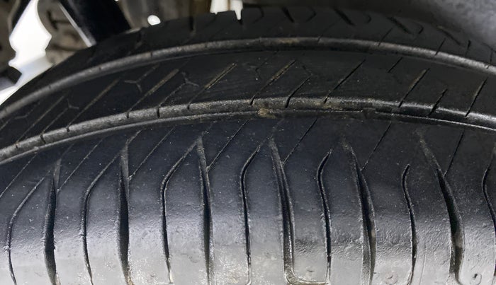 2011 Maruti Wagon R 1.0 VXI, Petrol, Manual, 76,193 km, Right Rear Tyre Tread