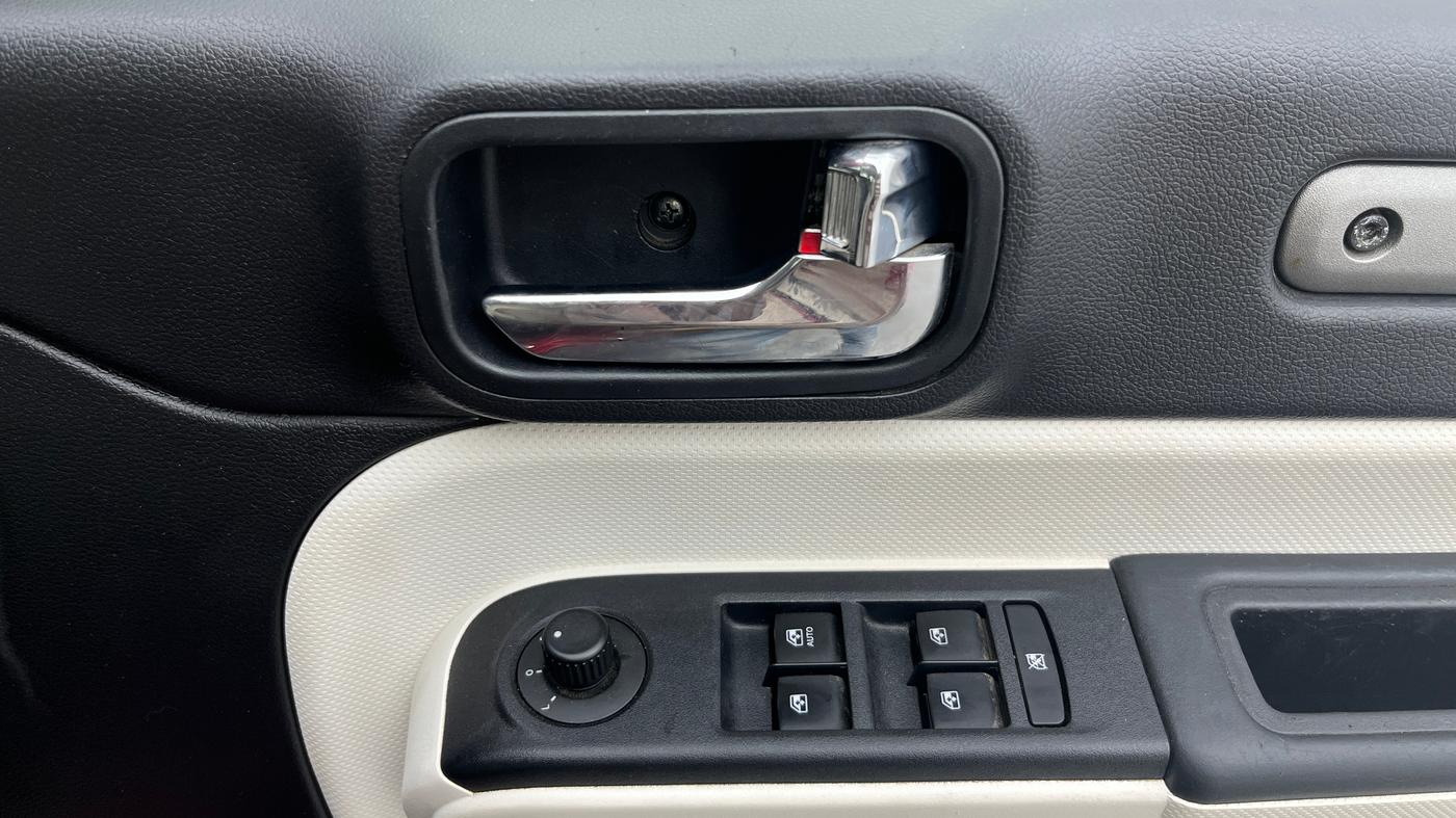 2024 Mahindra Thar Roxx AX5 L Diesel AT 2WD, Diesel, Automatic, 33,613 km, Driver Side Door Panels Control
