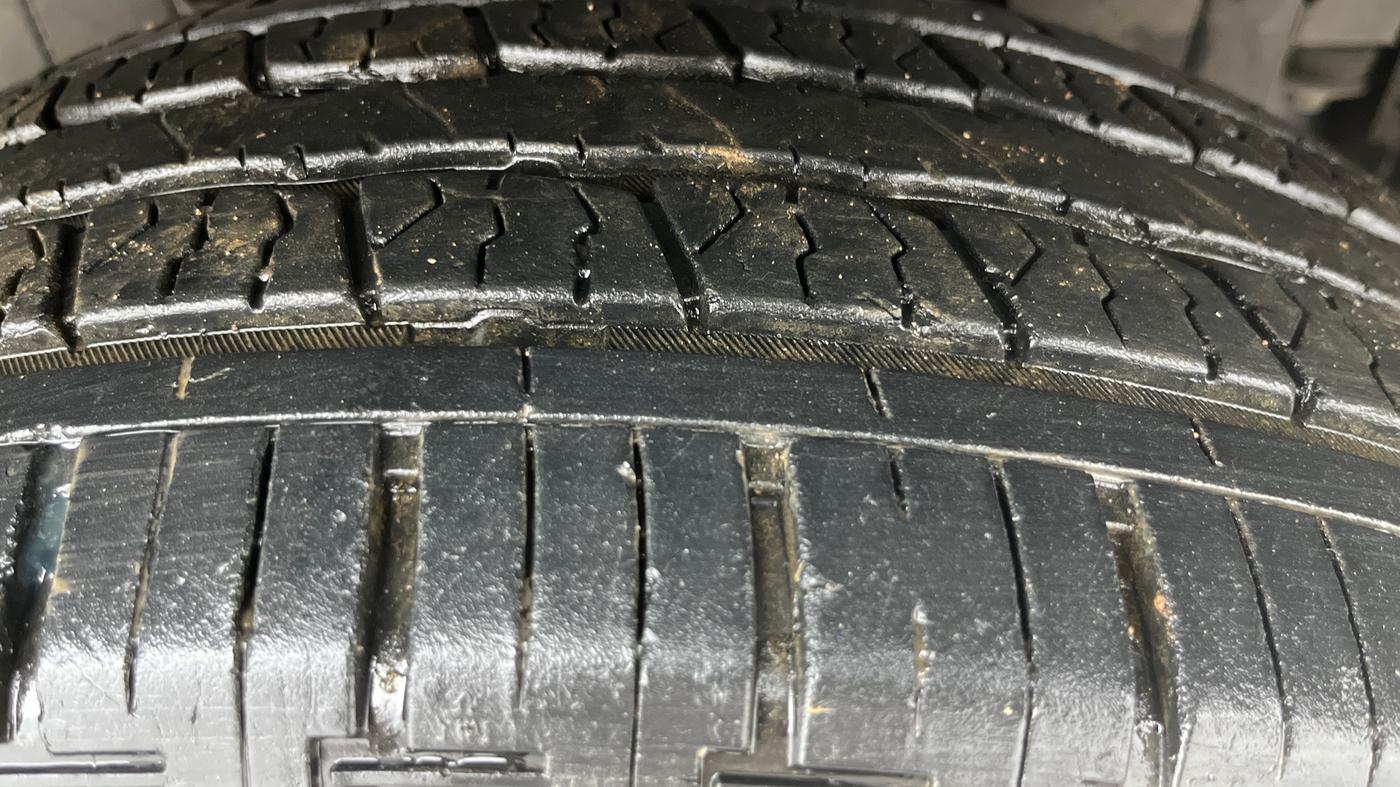 2024 Mahindra Thar Roxx AX5 L Diesel AT 2WD, Diesel, Automatic, 33,613 km, Right Front Tyre Tread