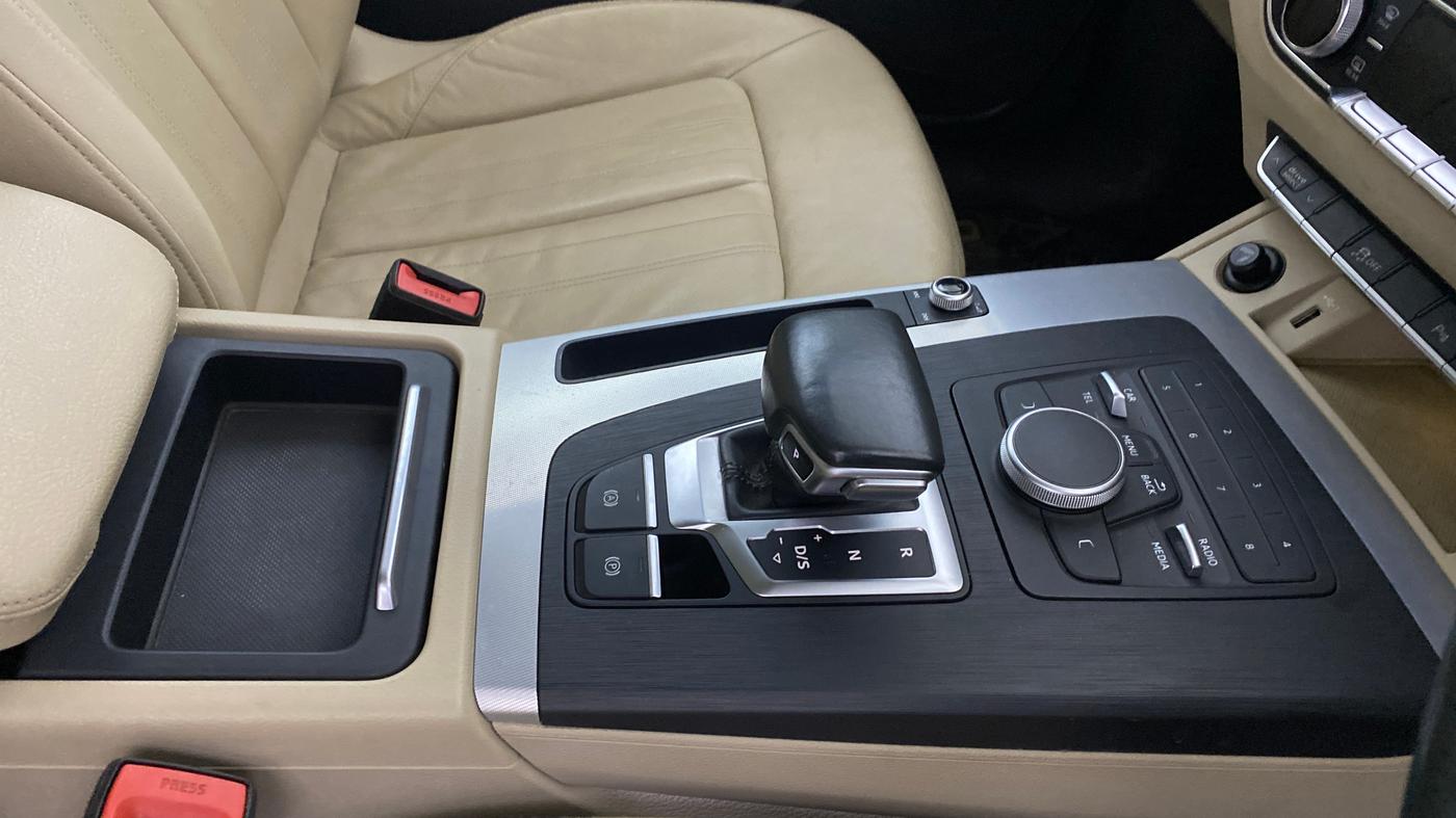 2019 Audi Q5 40 TDI PREMIUM PLUS, Diesel, Automatic, 77,627 km, Gear Lever