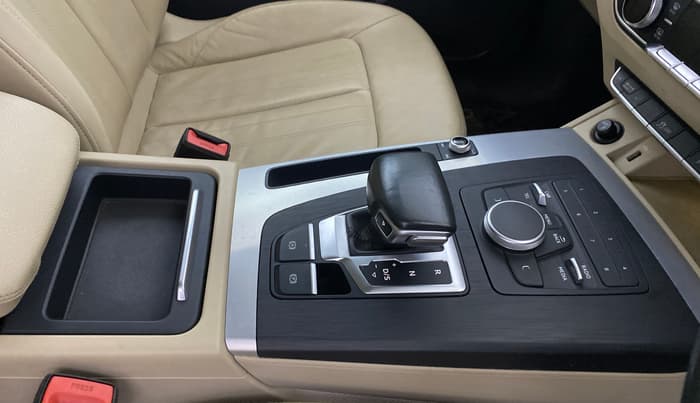 2019 Audi Q5 40 TDI PREMIUM PLUS, Diesel, Automatic, 77,627 km, Gear Lever