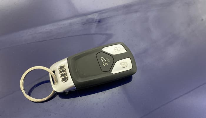 2019 Audi Q5 40 TDI PREMIUM PLUS, Diesel, Automatic, 77,627 km, Key Close Up