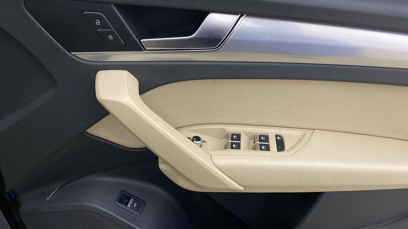2019 Audi Q5 40 TDI PREMIUM PLUS, Diesel, Automatic, 77,627 km, Driver Side Door Panels Control
