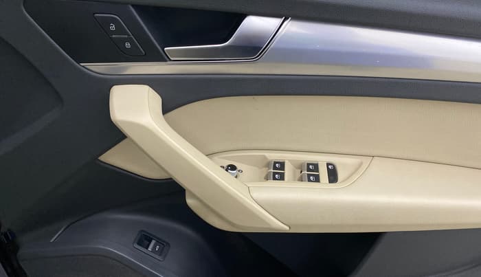 2019 Audi Q5 40 TDI PREMIUM PLUS, Diesel, Automatic, 77,627 km, Driver Side Door Panels Control