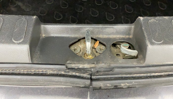 2013 Maruti Ritz VXI, Petrol, Manual, 71,852 km, Dicky (Boot door) - Weather strip has minor damage