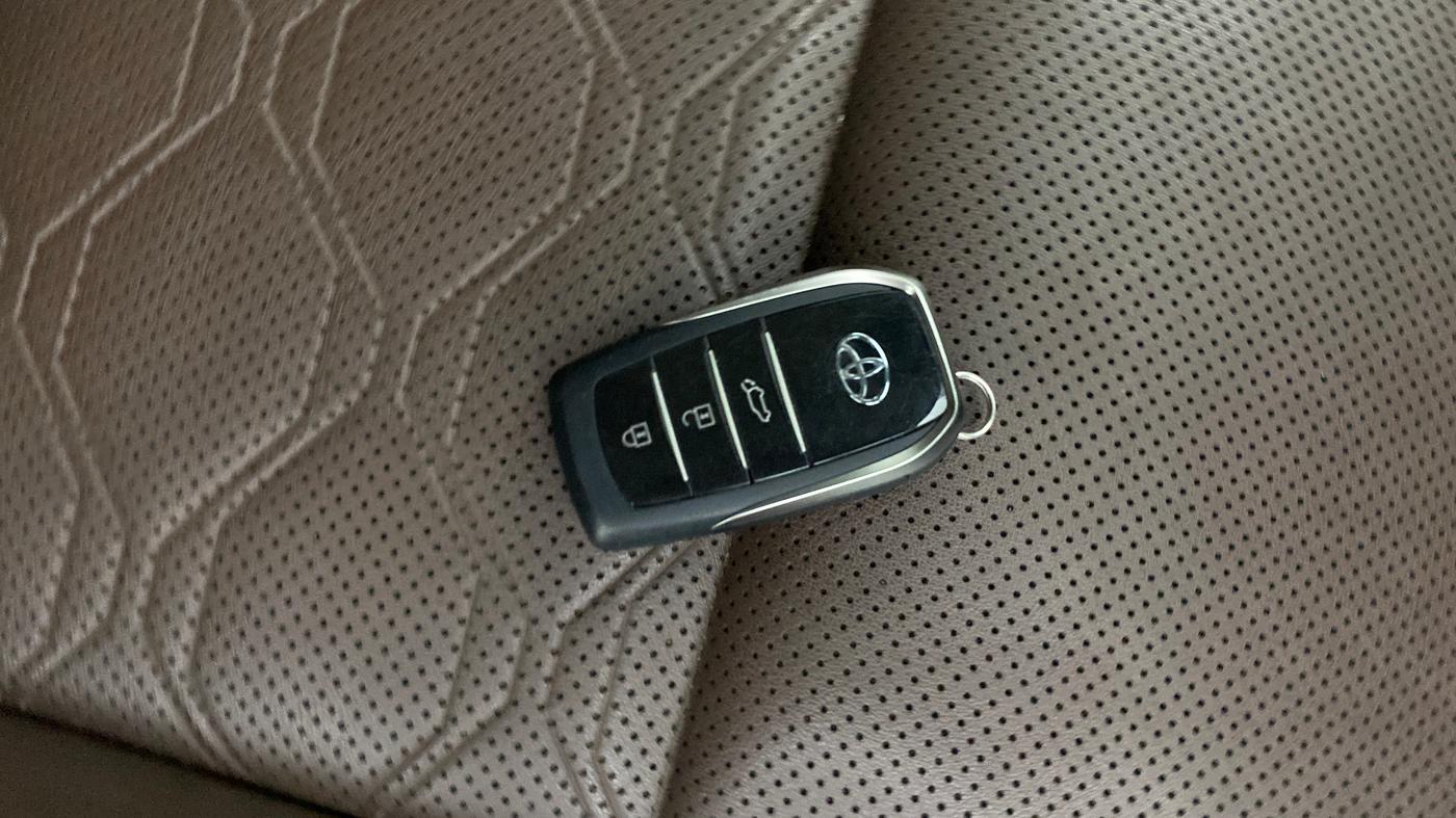 2024 Toyota INNOVA HYCROSS ZX HYBRID 7 STR, Hybrid, Automatic, 3,625 km, Key Close Up
