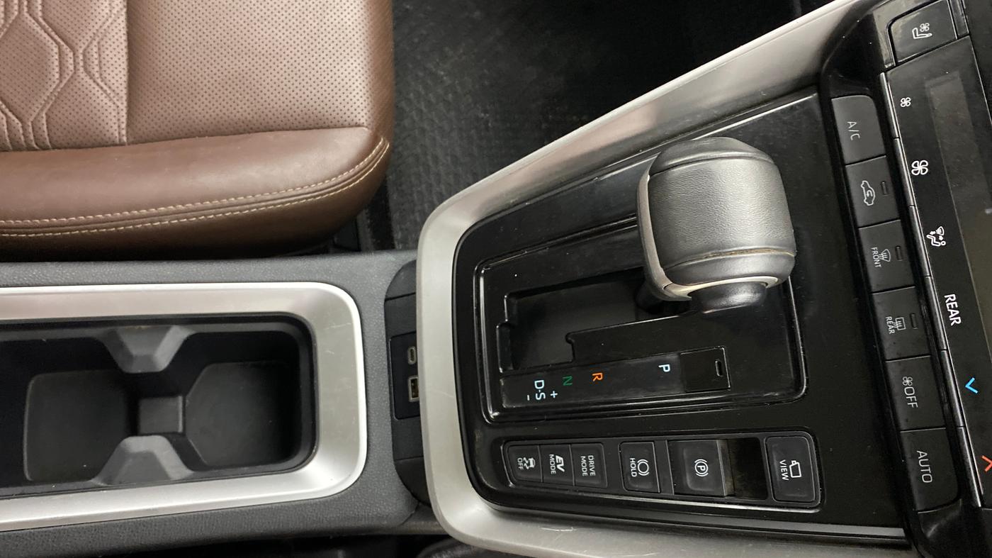 2024 Toyota INNOVA HYCROSS ZX HYBRID 7 STR, Hybrid, Automatic, 3,625 km, Gear Lever