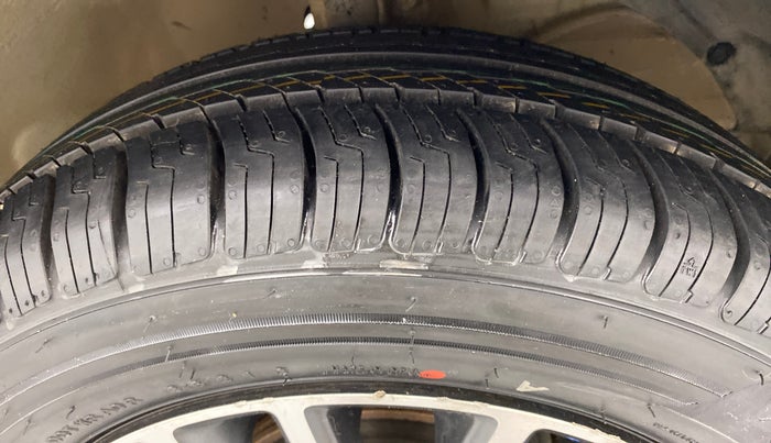 2017 Maruti Dzire ZXI Plus AMT, Petrol, Automatic, 60,251 km, Right Front Tyre Tread