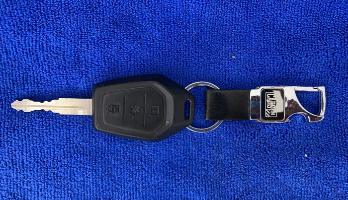 2015 Mahindra TUV300 T6, Diesel, Manual, 43,870 km, Key Close Up