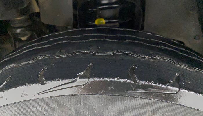 2015 Mahindra TUV300 T6, Diesel, Manual, 43,870 km, Left Front Tyre Tread