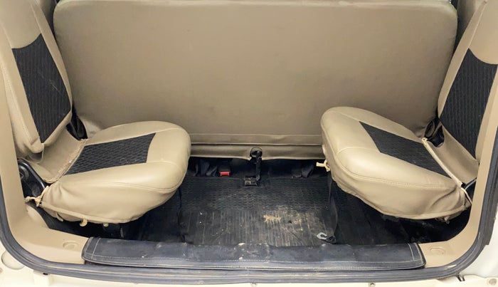 2015 Mahindra TUV300 T6, Diesel, Manual, 43,870 km, Third Seat Row ( optional )