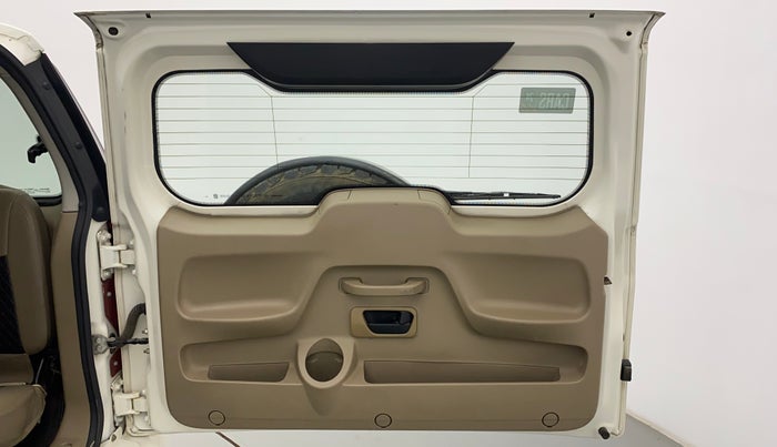 2015 Mahindra TUV300 T6, Diesel, Manual, 43,870 km, Boot Door Open