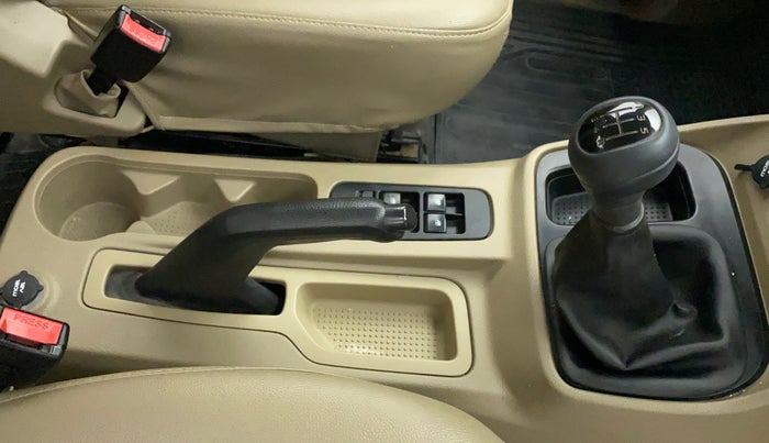 2015 Mahindra TUV300 T6, Diesel, Manual, 43,870 km, Gear Lever