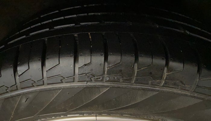 2017 Hyundai Creta SX PLUS AT 1.6 PETROL, Petrol, Automatic, 90,417 km, Left Rear Tyre Tread