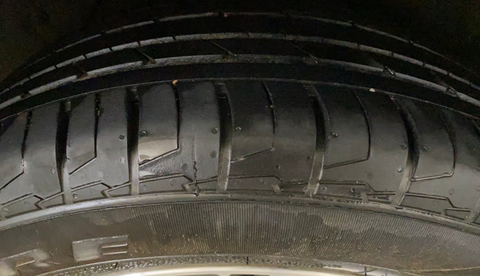 2017 Hyundai Creta SX PLUS AT 1.6 PETROL, Petrol, Automatic, 90,417 km, Right Rear Tyre Tread