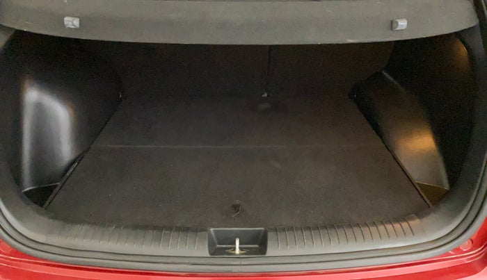 2017 Hyundai Creta SX PLUS AT 1.6 PETROL, Petrol, Automatic, 90,417 km, Boot Inside