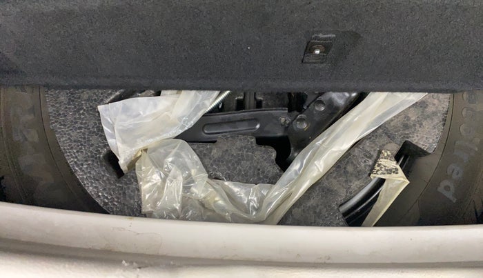 2022 Mahindra XUV300 W8 (O) 1.2 PETROL AMT, Petrol, Automatic, 26,264 km, Spare Tyre