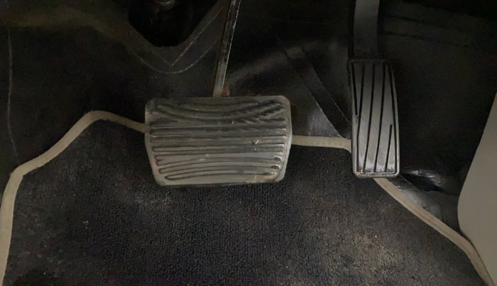 2022 Mahindra XUV300 W8 (O) 1.2 PETROL AMT, Petrol, Automatic, 26,264 km, Pedals