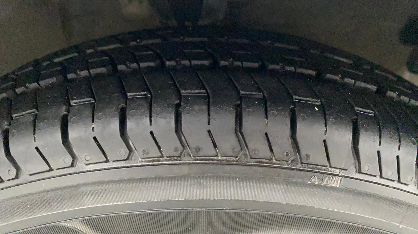 2012 Hyundai i10 MAGNA 1.1, CNG, Manual, 96,107 km, Right Front Tyre Tread
