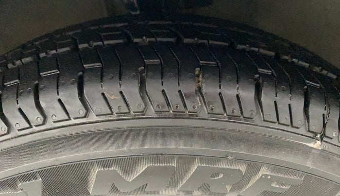 2012 Hyundai i10 MAGNA 1.1, CNG, Manual, 96,107 km, Left Front Tyre Tread