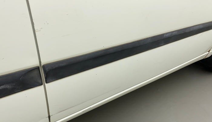 2012 Hyundai i10 MAGNA 1.1, CNG, Manual, 96,107 km, Driver-side door - Slightly dented