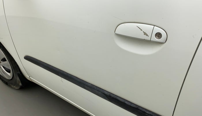 2012 Hyundai i10 MAGNA 1.1, CNG, Manual, 96,107 km, Front passenger door - Slightly dented