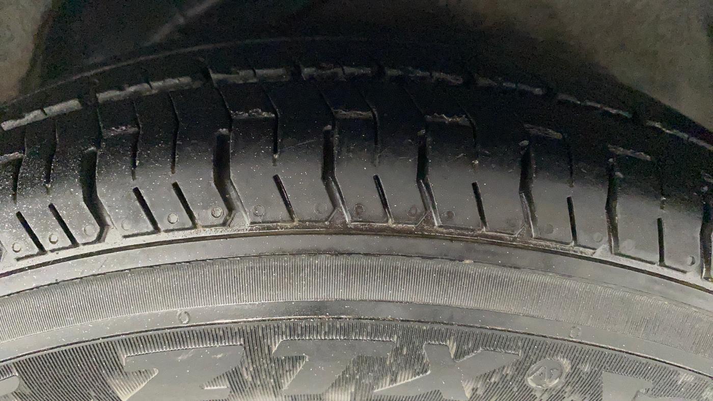 2012 Hyundai i10 MAGNA 1.1, CNG, Manual, 96,107 km, Left Rear Tyre Tread