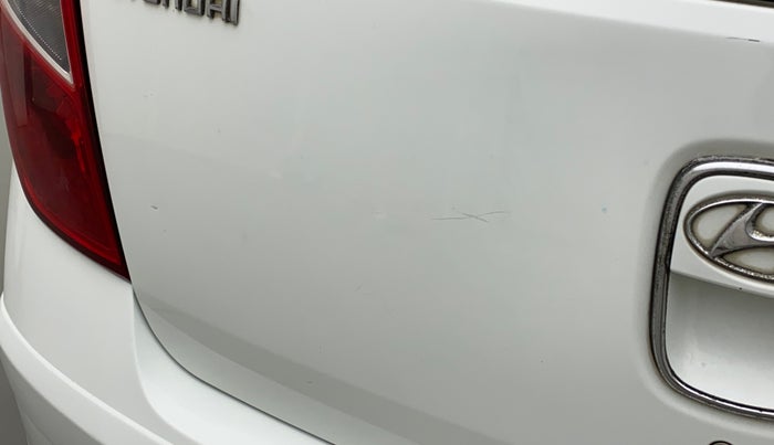 2012 Hyundai i10 MAGNA 1.1, CNG, Manual, 96,107 km, Dicky (Boot door) - Slightly dented