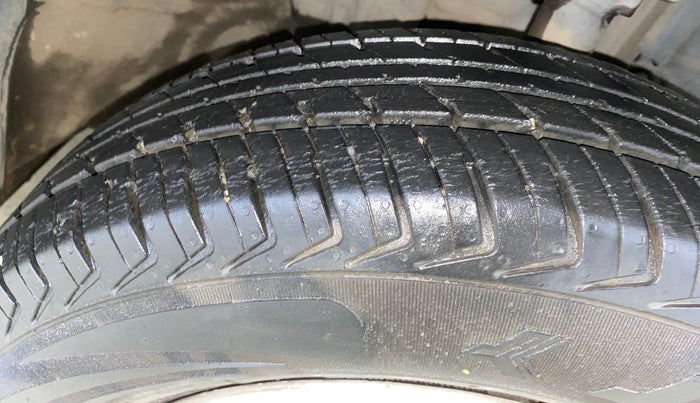 2018 Renault Kwid RXT 1.0 (O), Petrol, Manual, 50,239 km, Right Front Tyre Tread