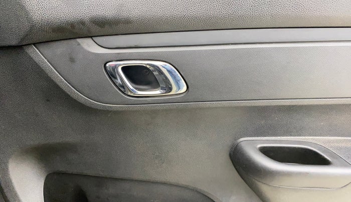 2018 Renault Kwid RXT 1.0 (O), Petrol, Manual, 50,239 km, Driver Side Door Panels Control