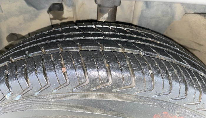 2018 Renault Kwid RXT 1.0 (O), Petrol, Manual, 50,239 km, Left Front Tyre Tread