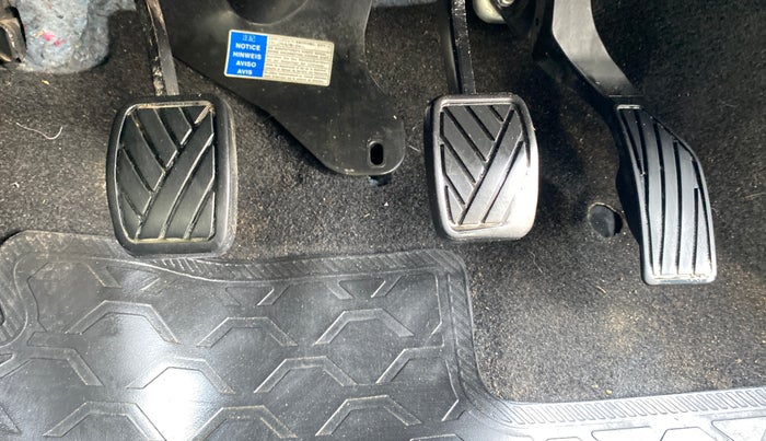 2017 Maruti Swift VDI, Diesel, Manual, 95,100 km, Pedals