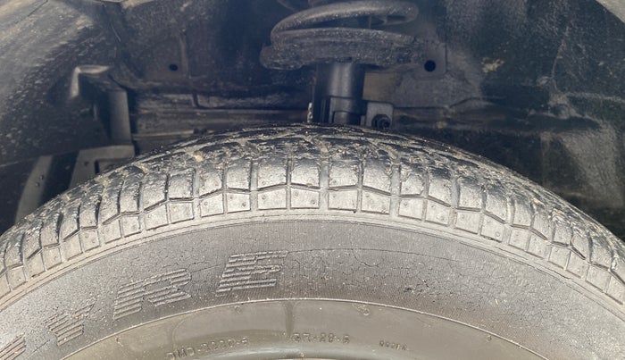 2017 Maruti Swift VDI, Diesel, Manual, 95,100 km, Left Front Tyre Tread