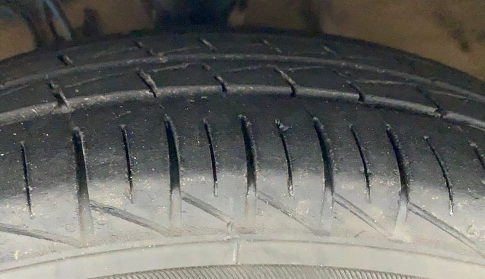 2021 Maruti Alto LXI OPT CNG, CNG, Manual, 22,081 km, Left Front Tyre Tread