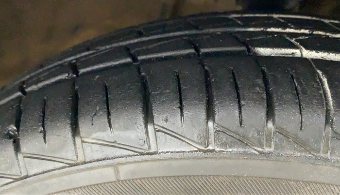2021 Maruti Alto LXI OPT CNG, CNG, Manual, 22,081 km, Right Front Tyre Tread