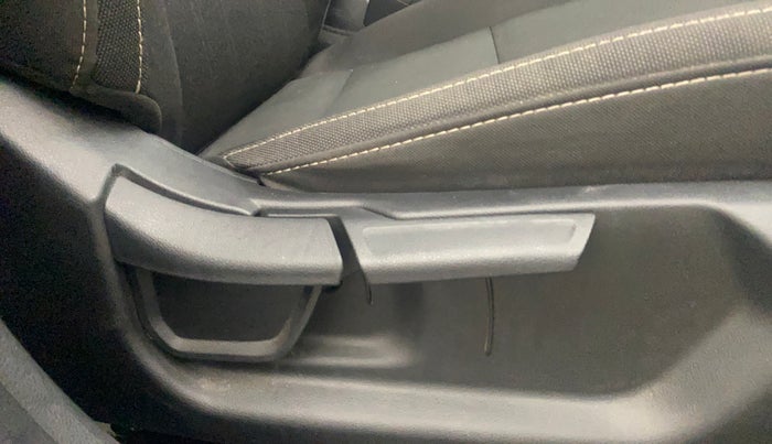 2023 Hyundai NEW I20 SPORTZ 1.2 MT, Petrol, Manual, 13,269 km, Driver Side Adjustment Panel