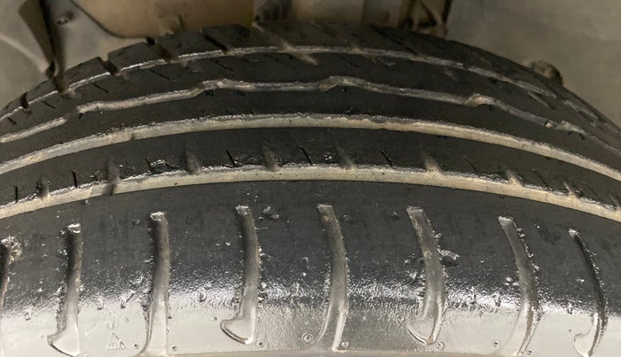 2016 Renault Duster RXL AMT 110 PS, Diesel, Automatic, 21,016 km, Left Front Tyre Tread