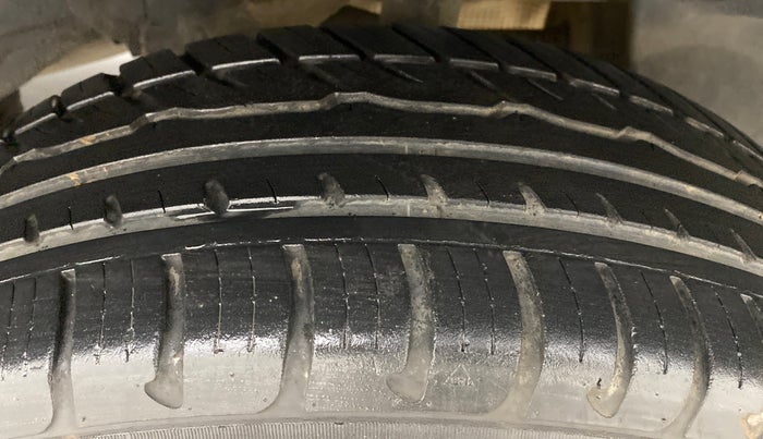 2016 Renault Duster RXL AMT 110 PS, Diesel, Automatic, 21,016 km, Left Rear Tyre Tread