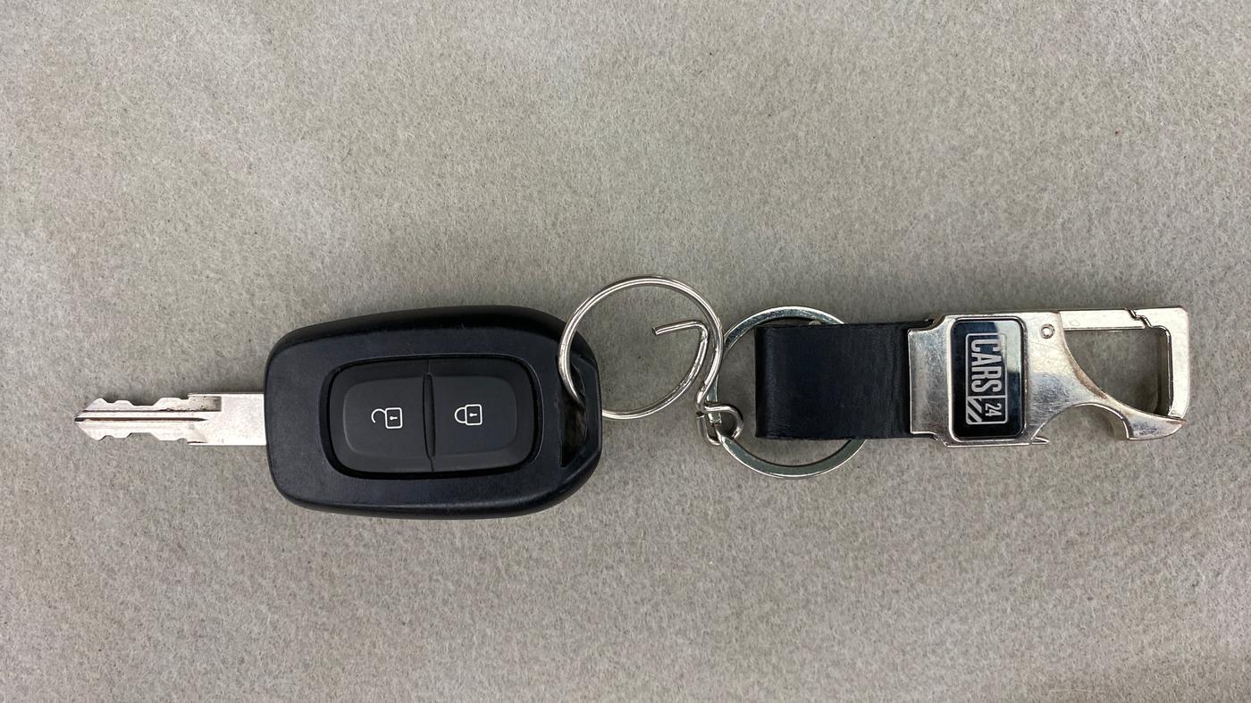 2016 Renault Duster RXL AMT 110 PS, Diesel, Automatic, 21,016 km, Key Close Up