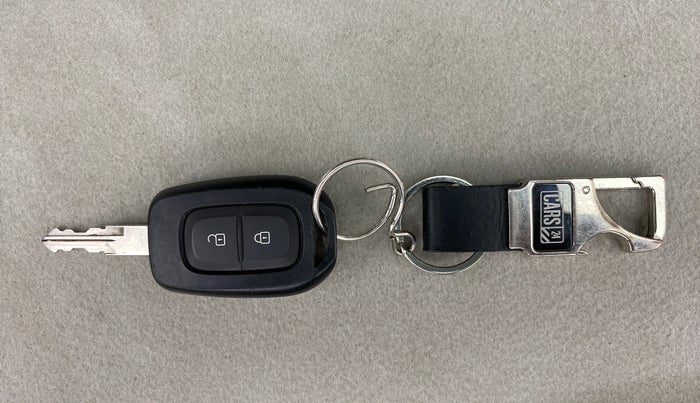 2016 Renault Duster RXL AMT 110 PS, Diesel, Automatic, 21,016 km, Key Close Up