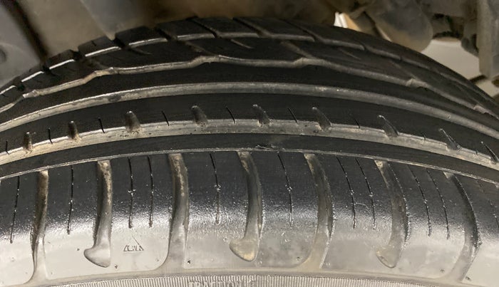 2016 Renault Duster RXL AMT 110 PS, Diesel, Automatic, 21,016 km, Right Rear Tyre Tread