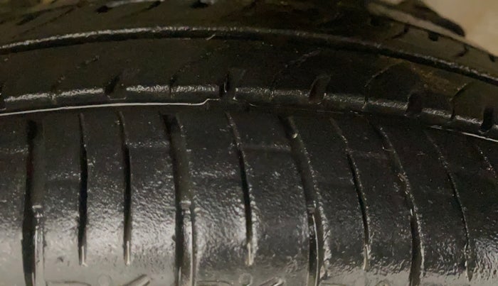 2021 Maruti Eeco 5 STR WITH A/C+HTR, Petrol, Manual, 67,749 km, Right Front Tyre Tread