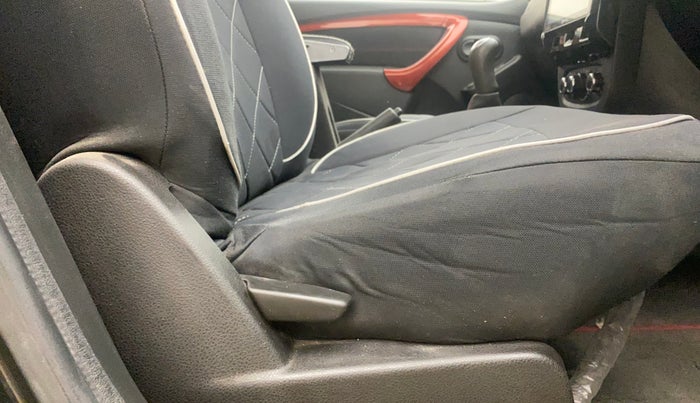 2018 Renault Duster 85 PS RXS MT DIESEL, Diesel, Manual, 1,28,228 km, Driver Side Adjustment Panel