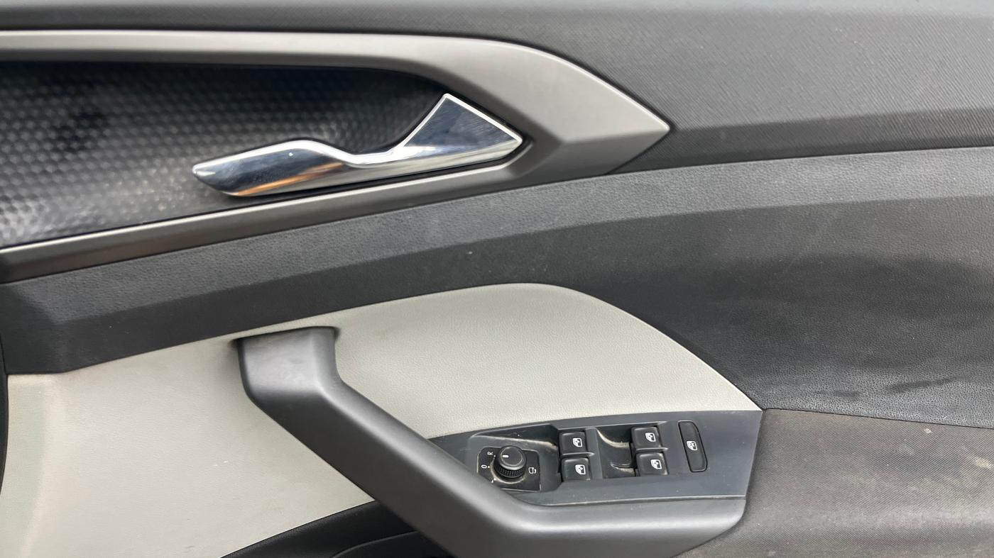 2022 Skoda KUSHAQ AMBITION 1.0L TSI AT, Petrol, Automatic, 46,101 km, Driver Side Door Panels Control